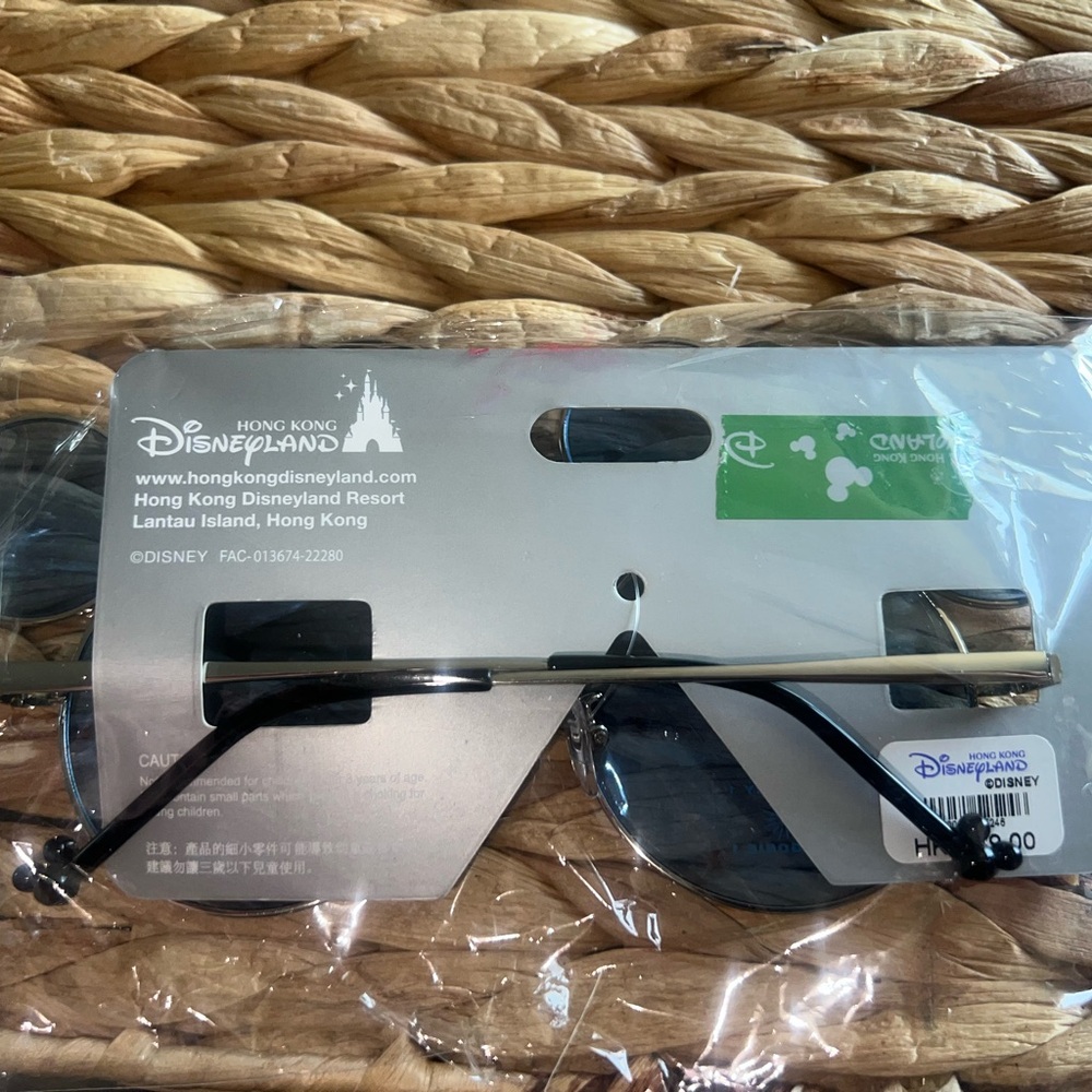 Hong Kong Disney Exclusive- NEW Mickey Mouse Sunglasses (Blue Lens) - Picture 4 of 4